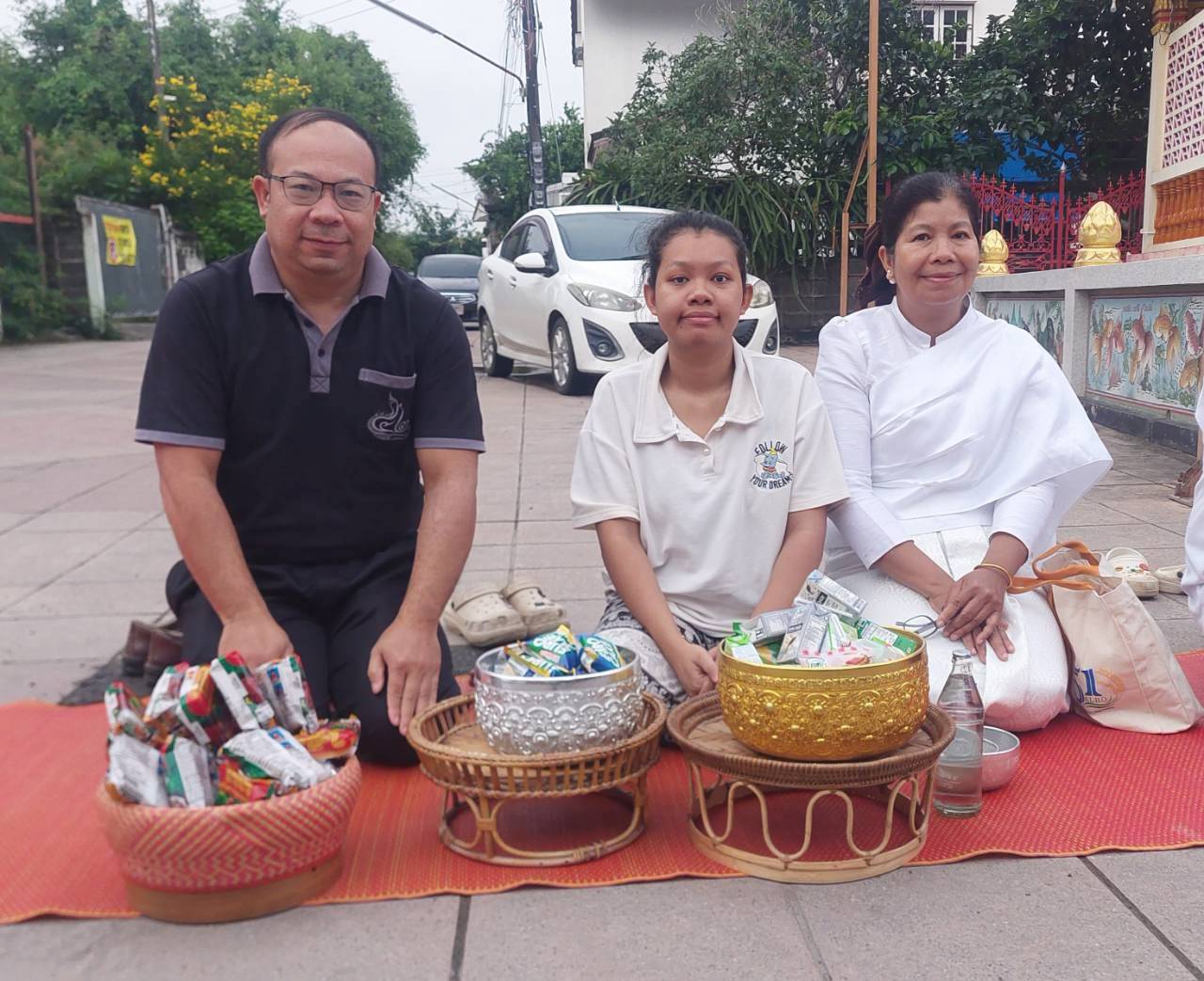title - ส.ป.ก.ยโสธร ร่วมกิจกรรมทำบุญตักบาตรย้อนยุค วิถีถิ่น วิถีไทย   ณ ถนนคนเดินยโสธร เมืองเก่าบ้านสิงห์ท่า ประจำปีงบประมาณ พ.ศ.2569
